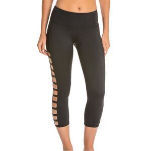 Onzie Black Elastic Cage Side Yoga Capri Leggings Size S/M